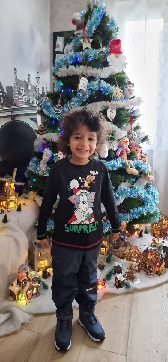 crazily4U's tweet image. Day6. Have a great day #teamclayne 🎅🧑‍🎄🤶🎄☃️❄️
Sorry for the lack of light
#AdventCalendar
#day6
#Christmas 
#fanfamily