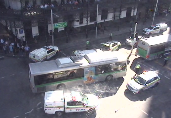 Perth_Traffic's tweet image. CRASH – WELLINGTON STREET CLOSED WESTBOUND AT WILLIAM STREET, PERTH
Police on site
Seek an alternate route
travelmap.mainroads.wa.gov.au/Home/List #perthtraffic