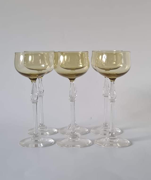 Collectable Curios' item of the day..Vintage Smoked Glass Hock Glasses x6. Don't forget to use Voucher Code BF15%Off for 15% off! collectablecurios.co.uk/product/vintag… #Hock #Glasses #SmokedGlass #VoucherCode #Discount #BlackFriday #ChristmasSale #ChristmasGiftIdeas #StGeorgesMarketBelfast