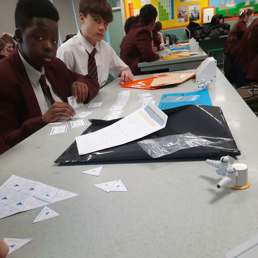 LJMUAbsChem's tweet photo. Year 11 are busy preparing for their exams ... awesome #BeMorePeter Peter
@shapingfutures_ @ljmuoutreach @MaricourtCHS @MaricourtChemi1 https://t.co/1gundwUojH