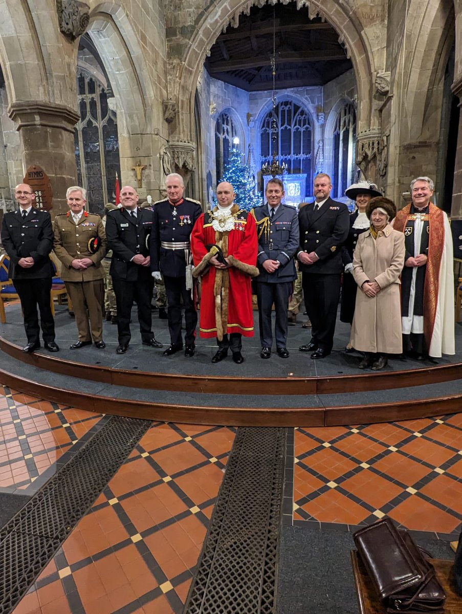BZ (NavySpeak for Well Done) to <a href="/wrexhamcbc/">Wrexham Council</a> on their inaugural Armed Forces Carol Service. A pleasure and honour to be asked to read a lesson. Breath taking performances by <a href="/SJ_WXM/">SJ_WXM</a> students, what amazing singing!