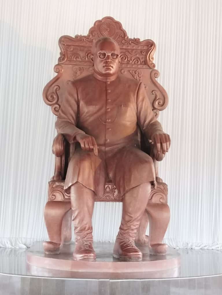 SathyaR69948247's tweet photo. அரியணை யில் அமர்ந்தவனெல்லாம் ராஜாவாகிட முடியாது

மக்களுக்காக தன்னை அர்ப்பணித்தவனே ராஜாவாக இருக்க முடியும்

என்றும் இந்தியாவின் ராஜாவாக அண்ணல் அம்பேத்கர்....💥

#dec_6 நினைவை போற்றுவோம்..🙏 https://t.co/qqB2NnrZ9K