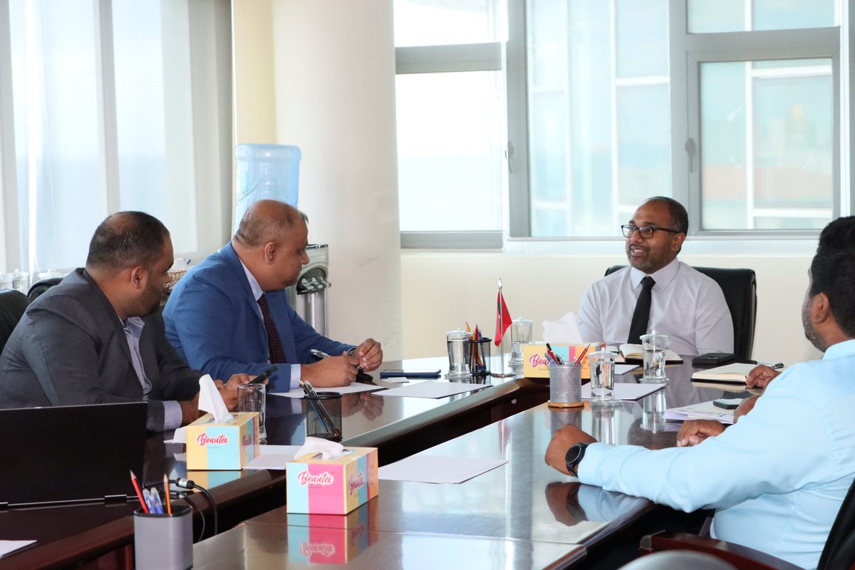 HomeMinistrymv's tweet photo. Ali Ihusaan, Minister of Homeland Security and Technology, met with Harsha Randeny, Microsoft Country Manager for Sri Lanka and Maldives, and discussed the potential support for the technological sector. https://t.co/31Jn52YCXf