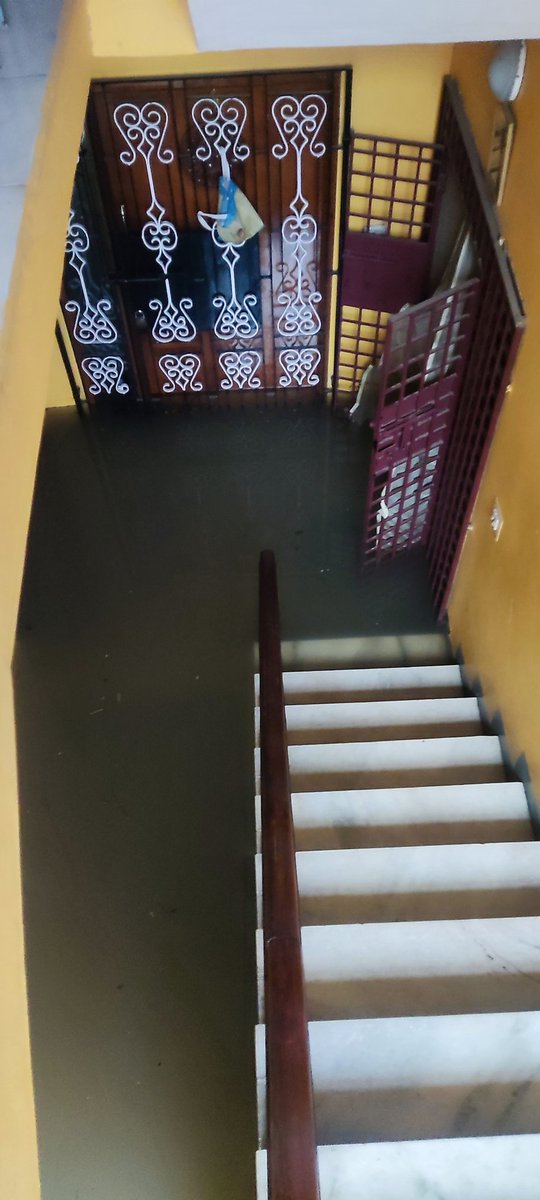 SanjeevJV's tweet photo. Scenes outside &amp; inside our apartment..Pretty bad scene until late last night..Got the power after 46 hours and water stagnation had gone after 48 hrs.. in one of the prime locality #SBlock #AnnaNagar Prayers to many who lost their belongings &amp; house!!  😓🙏🏻🙏🏻 #Michaungcyclone https://t.co/w108P9vzYw