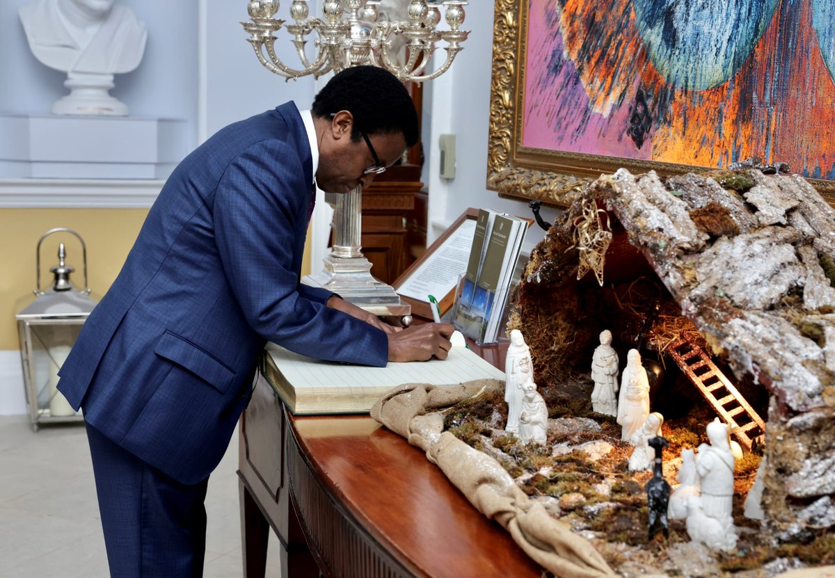 KenyaDublin's tweet photo. It was a busy season as Amb. 
@MubeaMichael  bids goodbye to friends and fellow Kenyans as he concludes his tour of duty in Ireland. It included a  courtesy visit to His Excellency President Mr. Michael D. Higgins, a great friend of Kenya. Asanteni sana. I wish you all the best https://t.co/YHNhcCnn4A