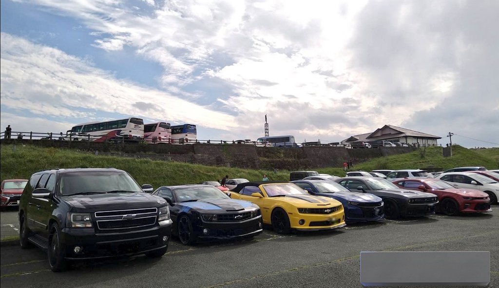 chevy22taka's tweet photo. 今年も残り1ヶ月切りました😱
今年は色々な出会いがあり、また更に成長できた…かな？🤭
年末年始にかけてｶﾞﾗｽとﾎﾞﾃﾞｨの磨きとｺｰﾃｨﾝｸﾞしてもらい綺麗になりました🫡
カマロの方も新たなｶｽﾀﾑに向けて推進中です😌✌️
皆さん残り少ない23年もどうかご安全で楽しんで下さい🥰🇺🇲 https://t.co/ebi8fRvPKw