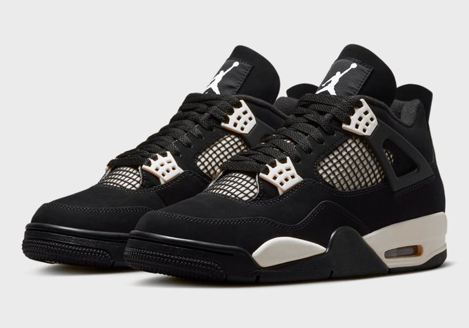 thesolesupplier's tweet photo. Air Jordan 4 Retro "White Thunder" coming August 2024 👀 https://t.co/cTe0t05SOd