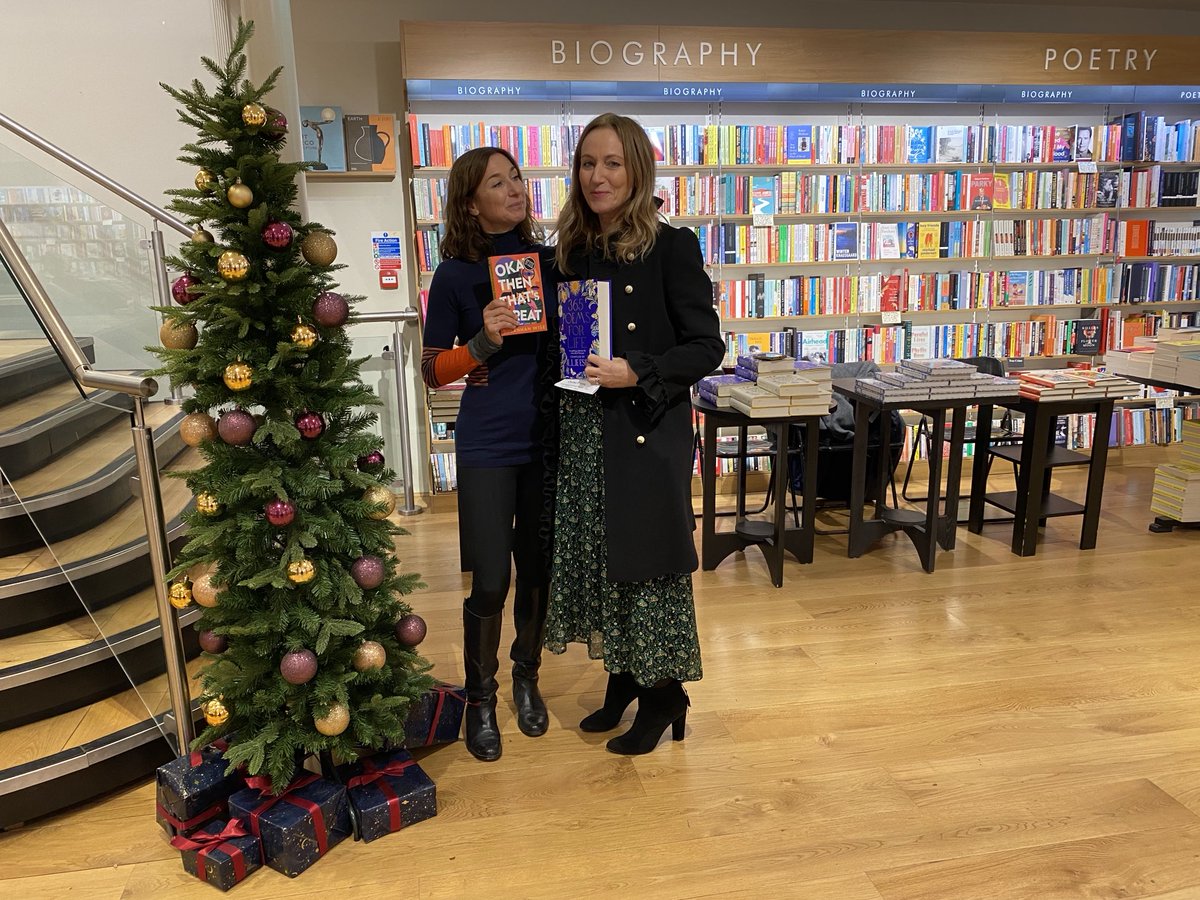 Here I am, staring into the eyes of fab ⁦@AllieEsiri⁩ at ⁦@HSKWaterstones⁩ lovely Xmas evening last night. Thanks ⁦@CharlesAdey⁩ & Rhiannon for the chance to meet readers, & party with ⁦@writerjac⁩ and ⁦@CharlesSpicer⁩ amongst others 🍷 🎉🎄