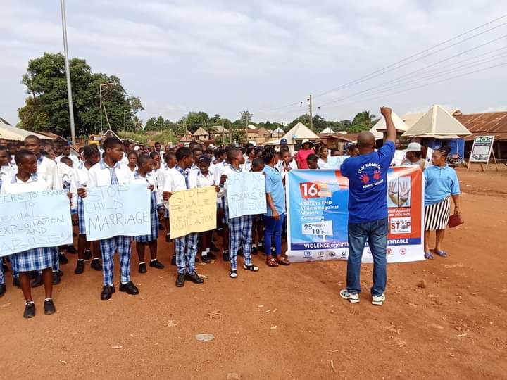 fjdpnigeria's tweet photo. Continuing our commitment to the #16DaysOfActivism, the FJDP Adikpo field office orchestrated a compelling "Walk to End GBV/VAW" today, dedicated to ending all forms of violence.
#ThisIsFJDP #16DaysOfActivism https://t.co/QakTpqutE4