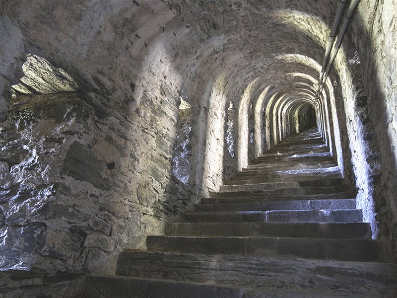 GuidettiJoe's tweet photo. PIEDMONT MOUNTAIN FORTRESSES: FENESTRELLE

Throughout its #history, the #DuchyofSavoy first, and then the Kingdom of #Piedmont, have often been at loggerheads with their strong neighbour #France.
The unfortunate position of Fort Mutin, built by the French at the end of the 17th century and fallen into #Savoy hands in 1708, brought the need to guarantee the defense of the Val Chisone narrow passage back to the forefront. 

After some interventions, in 1715, to reorganize the French redoubt Tre Denti, the major works, designed by Ignazio Bertola, started from the Forte delle Valli.

The fort, whose eighteenth-century phase can be said to have ended only in 1786, is divided into three sections.

#Fort San Carlo, accessible from the Royal Gate, which houses the garrison buildings such as the officers' pavilion, the governor's palace, the church, the quarters, the warehouses and the powder magazines. 
Along the western front a line of twenty-eight artillery positions forms two bastions, the S. Carlo and the Beato Amedeo. 

A "bomb-proof vault" staircase ensures protected communication with the upper forts, the Tre Denti and the Forte delle Valli, the latter divided into three redoubts: Belvedere, Sant'Antonio and dell'Elmo.

With the last major construction, the Carlo Alberto Redoubt, dating back to 1836-37 and intended to control the road to France to replace Fort Mutin, the fortified district took on its definitive form.

This impressive masterpiece of #military #architecture can be visited through guided tours.