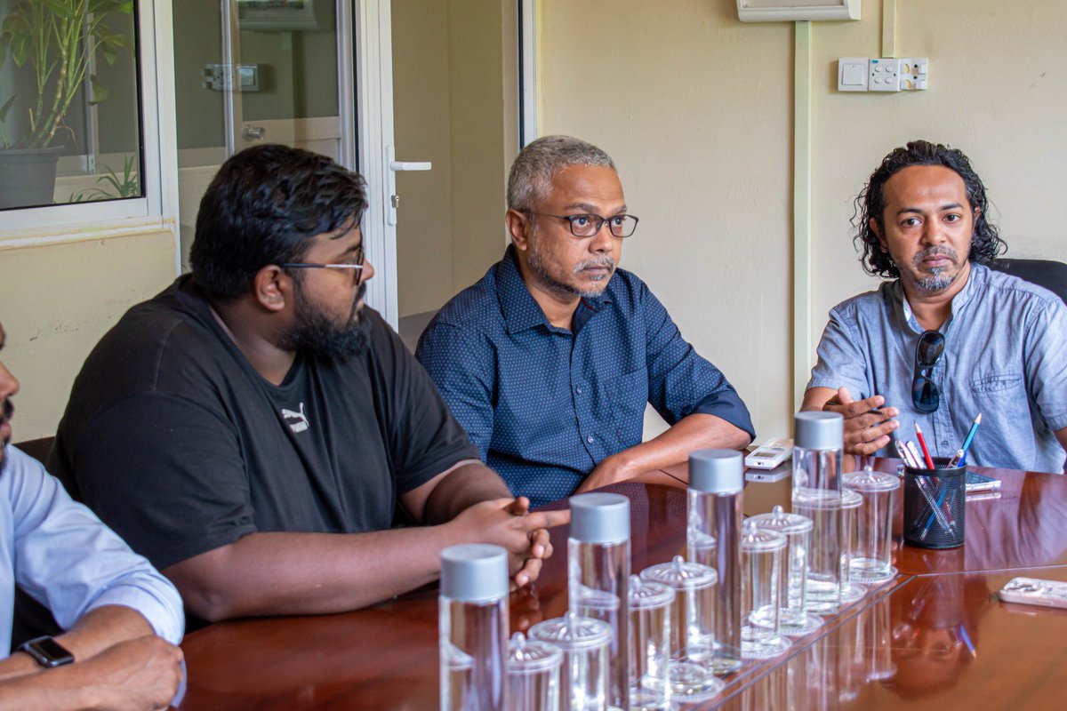 މިނިސްޓްރީ އޮފް ޔޫތު އެމްޕަވަރމަންޓް، އިންފޮމޭޝަން އެންޑް އާޓްސް އާއި، މޯލްޑިވިއަން އާޓިސްޓް ކޮމިޔުނިޓީ އާއިއެކު ދާއިރާ ކުރިއެރުވުމަށް ކުރެވިދާނެ މަސައްކަތްތަކާއި ގުޅިގެން މިއަދު ކުރިއަށް ދިޔަ މަޝްވަރާ ބައްދަލުވުމުގެ ތެރެއިން.