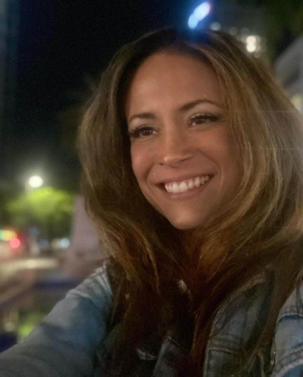 brendamariepr's tweet photo. Es tarde en la noche pero los sueños me mantienen despierta y sonriendo. No importan los cambios ni lo dificil.. importa creer en ti y volver a soñar despierto #soñardespierto #dreamingawake https://t.co/4iWlqYiREE