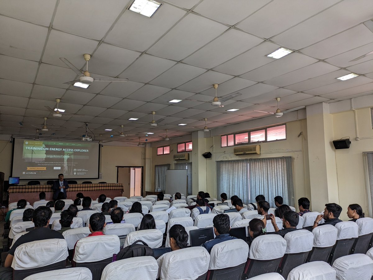 WRIIndia's tweet photo. .@WRIIndia led a hands-on Energy Access Explorer training for over 60 master's and PhD students on December 2 at Tezpur University in collaboration with the Department of Energy. 🌍#EnergyAccessExplorer #EnergyLeadership #SustainableFuture #TezpurUniversity https://t.co/fx67SEv1M3