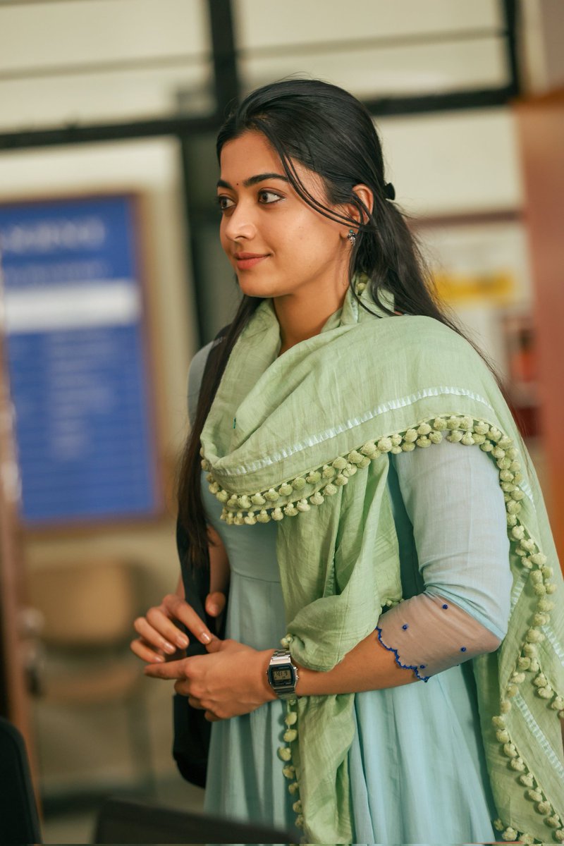 telugufilmnagar's tweet photo. #TheGirlfriend Begins!🎬
After completing her promotional activities for #Animal, @iamRashmika joins the shoot for her new film💚

#RashmikaMandanna #Tollywood #TeluguFilmNagar https://t.co/cv9jGCGPz6