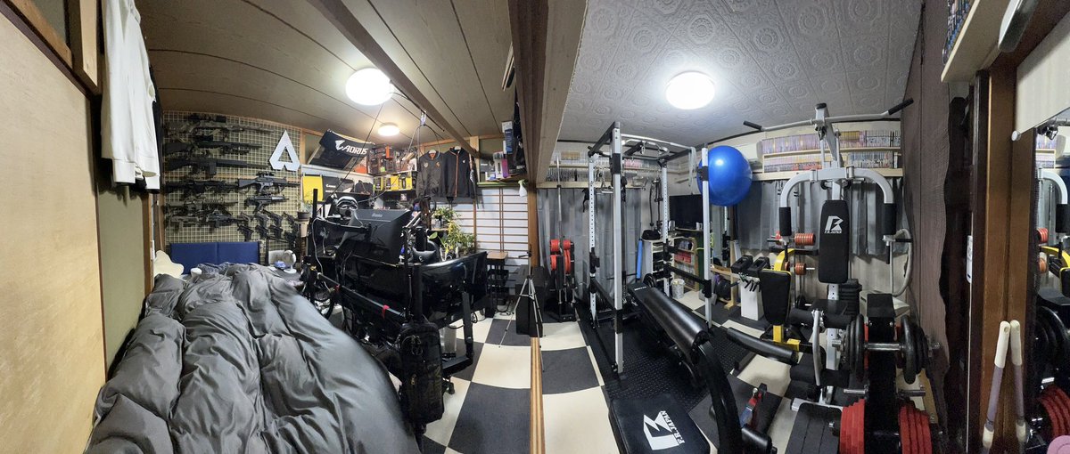 lovesilvias15's tweet photo. 部屋全体は初出し
ライティングや部屋を暗くせず、誤魔化し無しガチの現状
#2023年
#お前らのPCデスク周り晒してけ 
#お前らのPCデスク周り晒していけ
#趣味部屋 
#ハンコン
#ドライブシュミレーター 
#エアーガン
#ガンラック 
#トレーニングルーム 
#ホームジム https://t.co/JmNLoaLdXI