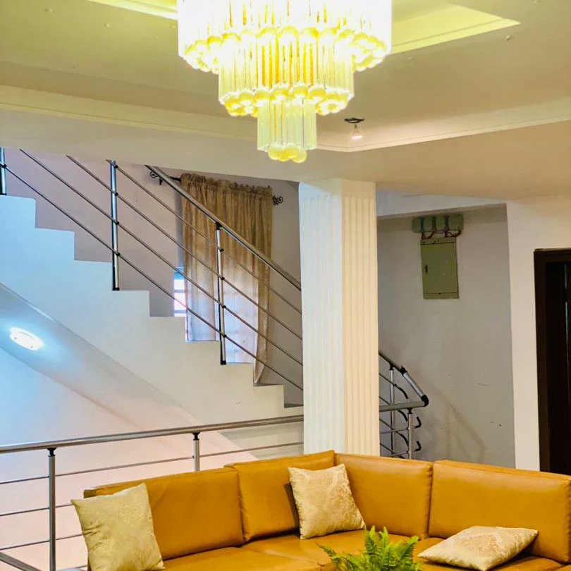 lpmglobal's tweet photo. This Gorgeous 4 bedroom apartment, located  in Lekki is available for shortlet   features :  ° Fully furnished  ° Unlimited wifi ° Netflix  ° Daily housekeeping  °  °Etc https://t.co/8ZsOUxap2f