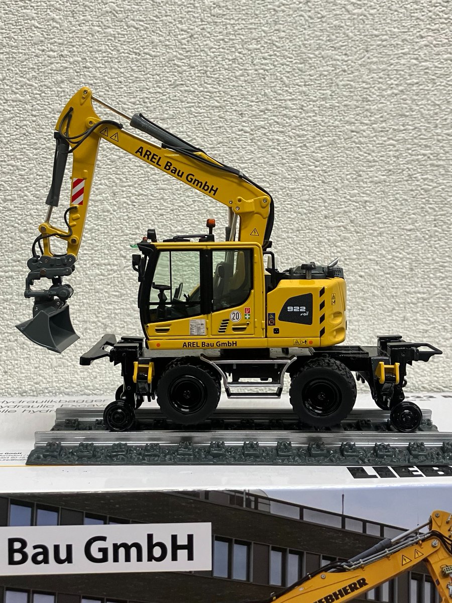 jSwHceXQnDqYGsH's tweet photo. 1/50スケール 軌陸両用パワーショベル リープヘル A922 油圧オートカプラ ソリッドリンク チルトローテーター仕様 #鉄道 #ドイツ #クレーン #ホイール #LIEBHERR #TILTROTATORS #SOLIDLINK #はたらくくるま #ショベルカー #オイルクイック #ツーピース #セパレートブーム https://t.co/Vi5196OkbG