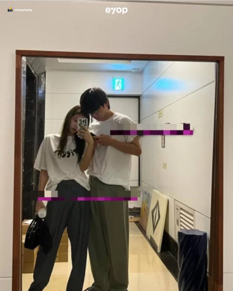 eyopkr's tweet photo. News has surfaced that V and Jennie decided to end their relationship. 

According to an entertainment industry insider, it is reported that they have ended their relationship due to V's upcoming military enlistment on December 11th. https://t.co/sIXIiuKkNK