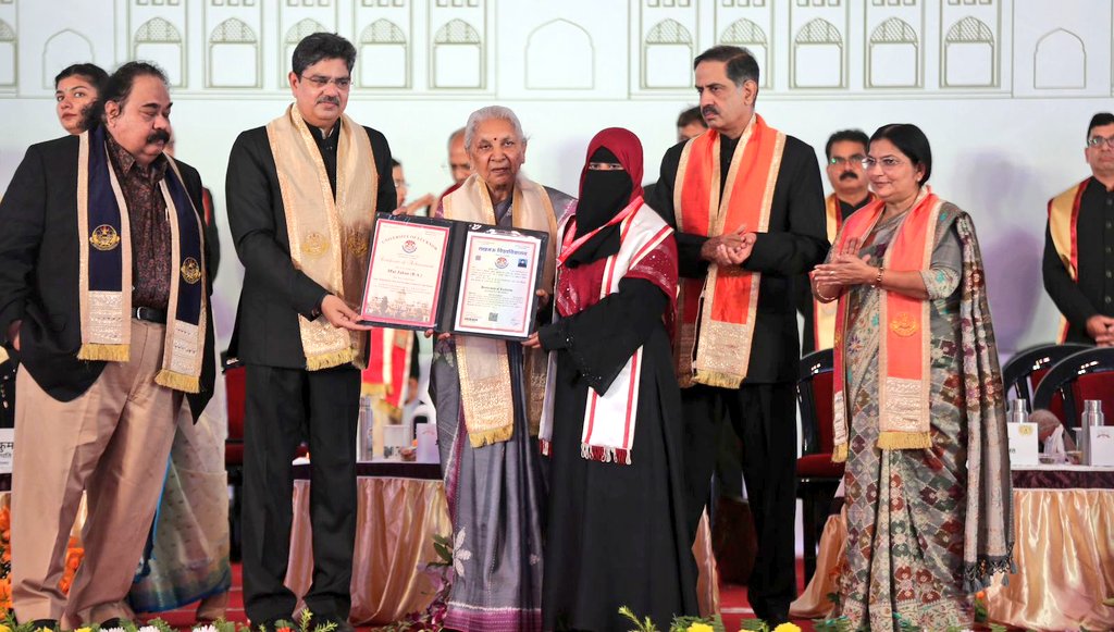 DamanIndra's tweet photo. लखनऊ विश्वविद्यालय दीक्षांत समारोह।
#LU_Convocation ❤️ https://t.co/53odgd3tJc