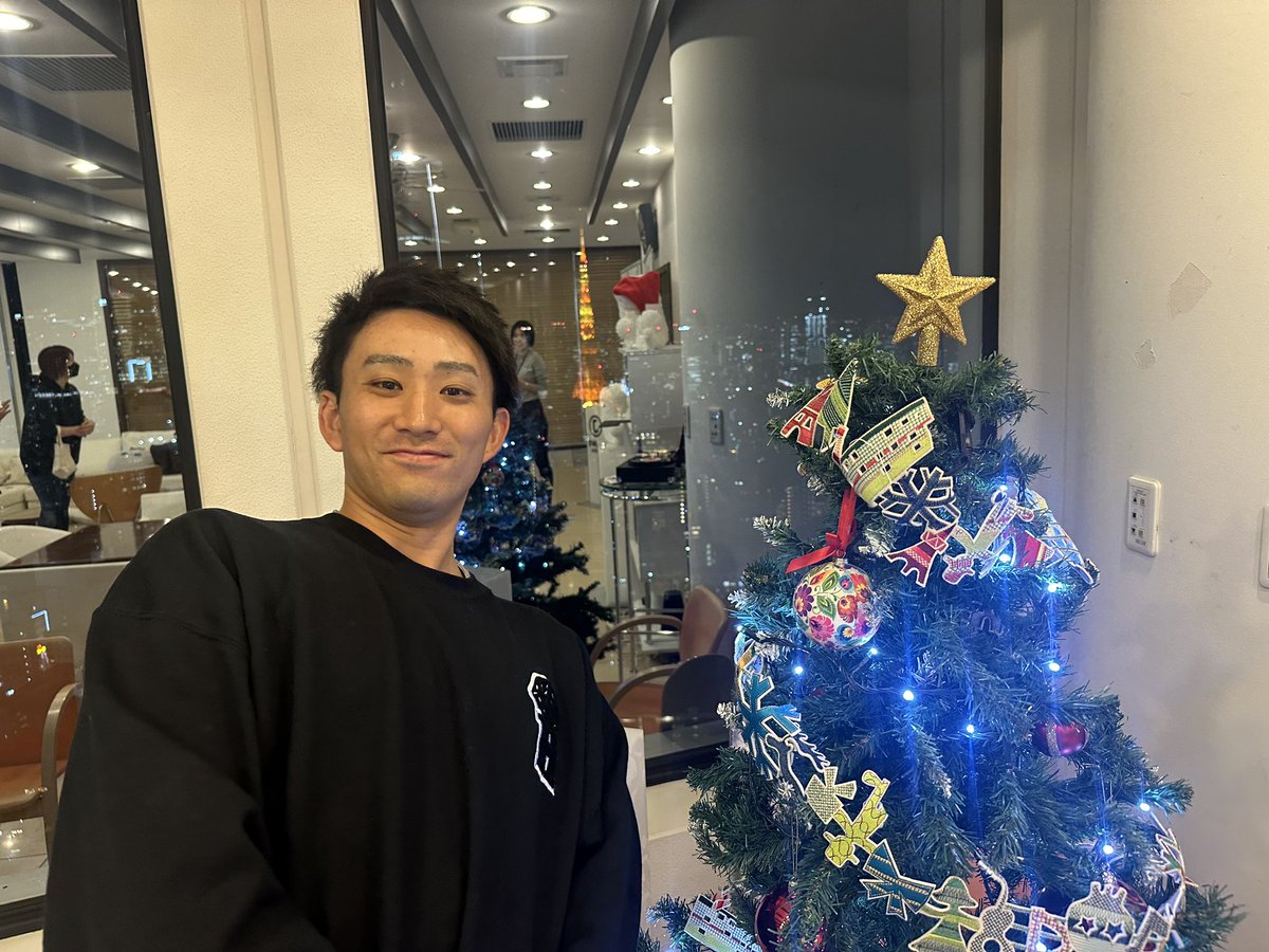 chibalotte_pr's tweet photo. クリスマスツリーと東京タワーを添えて！
#chibalotte #広報 #小島和哉 https://t.co/nndh3q9xn5