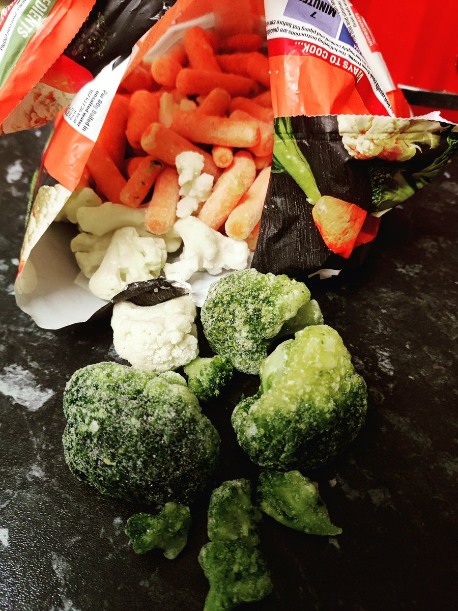 TheLady1971's tweet photo. @IcelandFoods very disappointed when I opened this pack and there were only 3 florets of broccoli and a few smaller pieces. The cauliflower wasn't much better,It was mainly carrots! https://t.co/wWmN0gsnOi