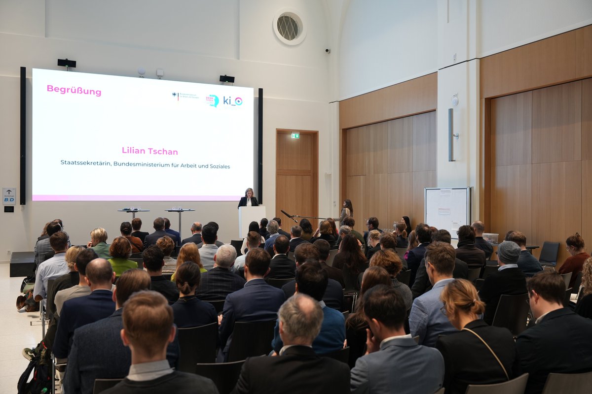 denkfabrik_bmas's tweet photo. Wie beeinflusst #KI unsere Arbeitsweise & #Gesellschaft? Heute findet das #KIForum des KI-Observatoriums @denkfabrik_bmas statt: Mit Expert*innen aus Wissenschaft & Unternehmen wollen wir die dynamischen Veränderungen in der Arbeitswelt durch KI erkunden & diskutieren! @BMAS_Bund https://t.co/NhFMNfRNS0
