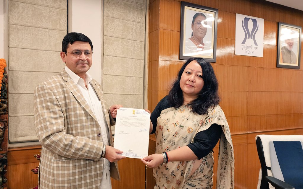 #NCTE: Ms. Kesang Y. Sherpa IRS, Member Secretary, NCTE has felicitated Nodal Officers for effectively conducting various campaigns & prog related to them in NCTE & TEIs of 4 RCs as part of many campaigns including #AKAM, #MeriMaatiMeraDesh, #G20janbhagidari & #SpecialCampaign3.0