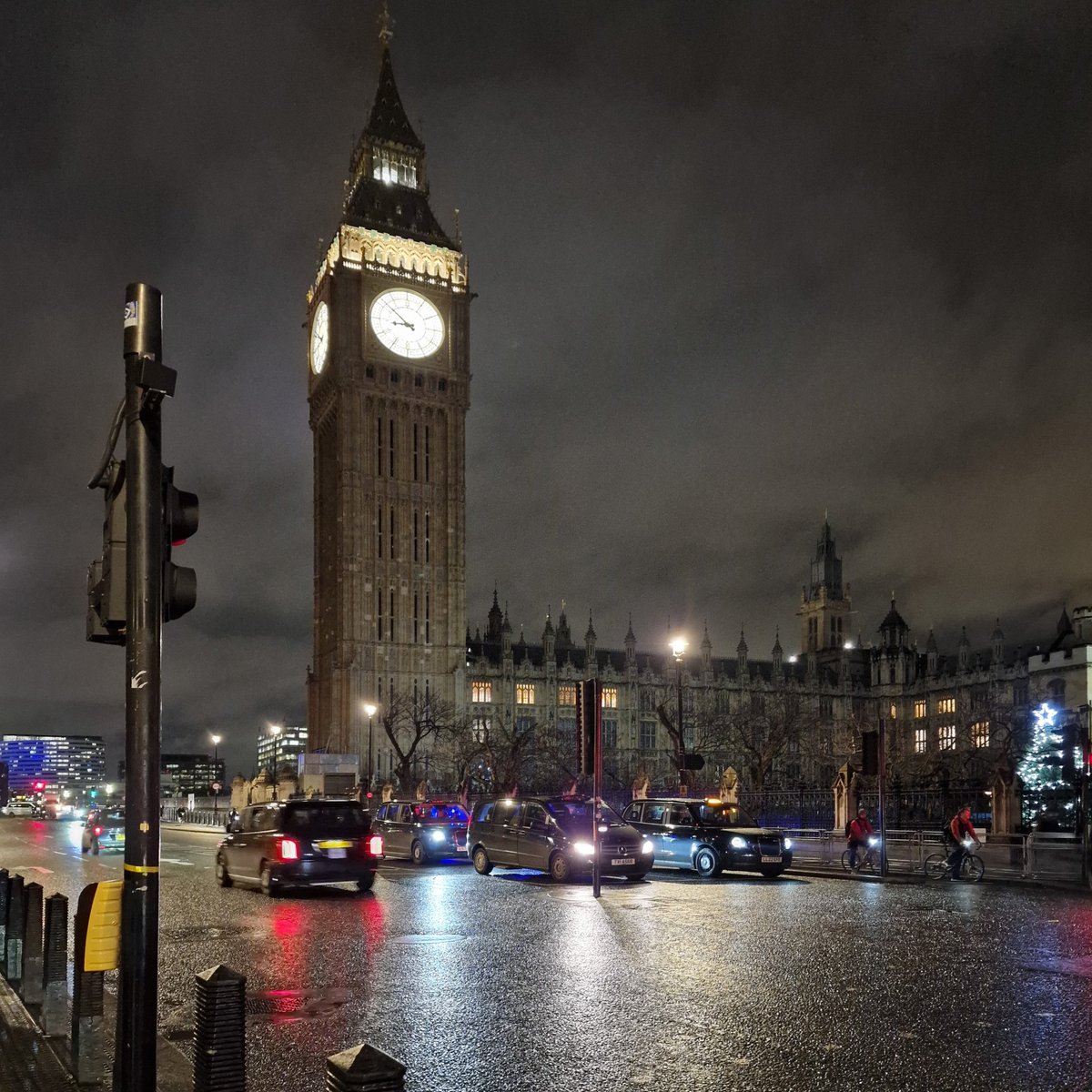 Amazing meeting at Parliament last night with <a href="/barnet_unison/">(((barnet_unison))) VOTE YES FOR STRIKE ACTION</a> mental health social workers. Hosted by <a href="/johnmcdonnellMP/">John McDonnell</a>. We fully back the strikes for fair pay, safe service &amp; no waiting lists &amp; look forward to working together to fight an unjust system! See you on the picket line!