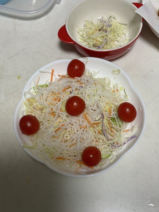 サラダもドンキーのディッシュサラダをイメージして大根の千切りミックスを加えてます 