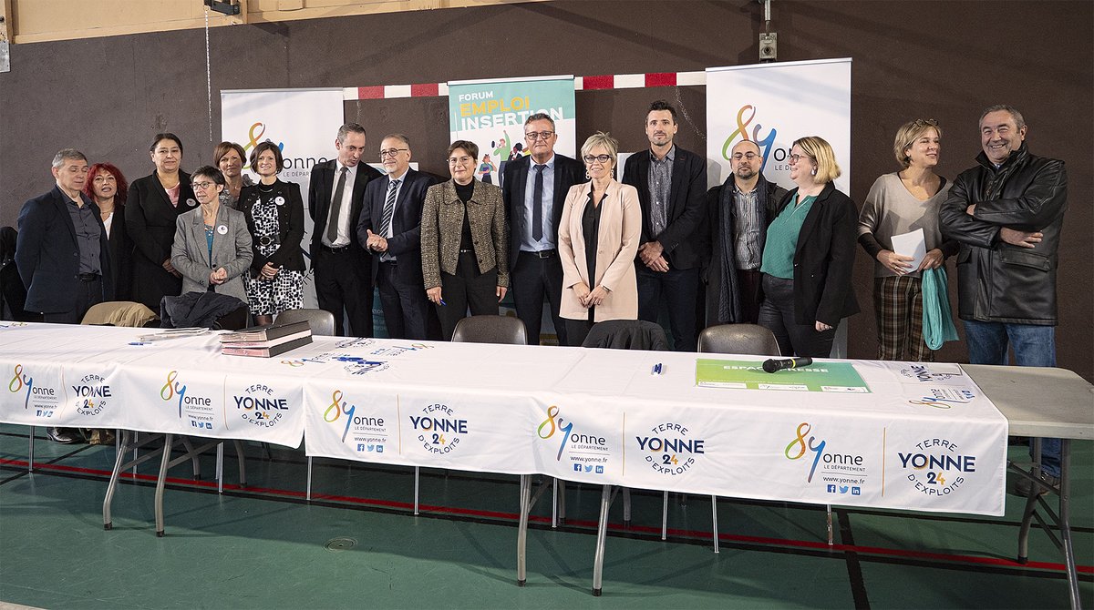 #insertion #emploi #Yonne Signature d'une convention de coopération entre le Département de l'Yonne et @poleemploi_bfc :