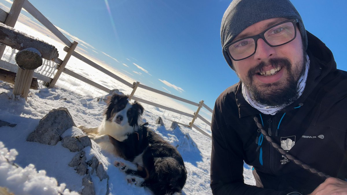 Ni se mi dalo čepet pod pokrovom Tržiške megle, sem vprašal Brino če bi šla na sonce ? Pa sva šla…. na Tolsti vrh in mimo koče na Kriški gori nazaj domov.