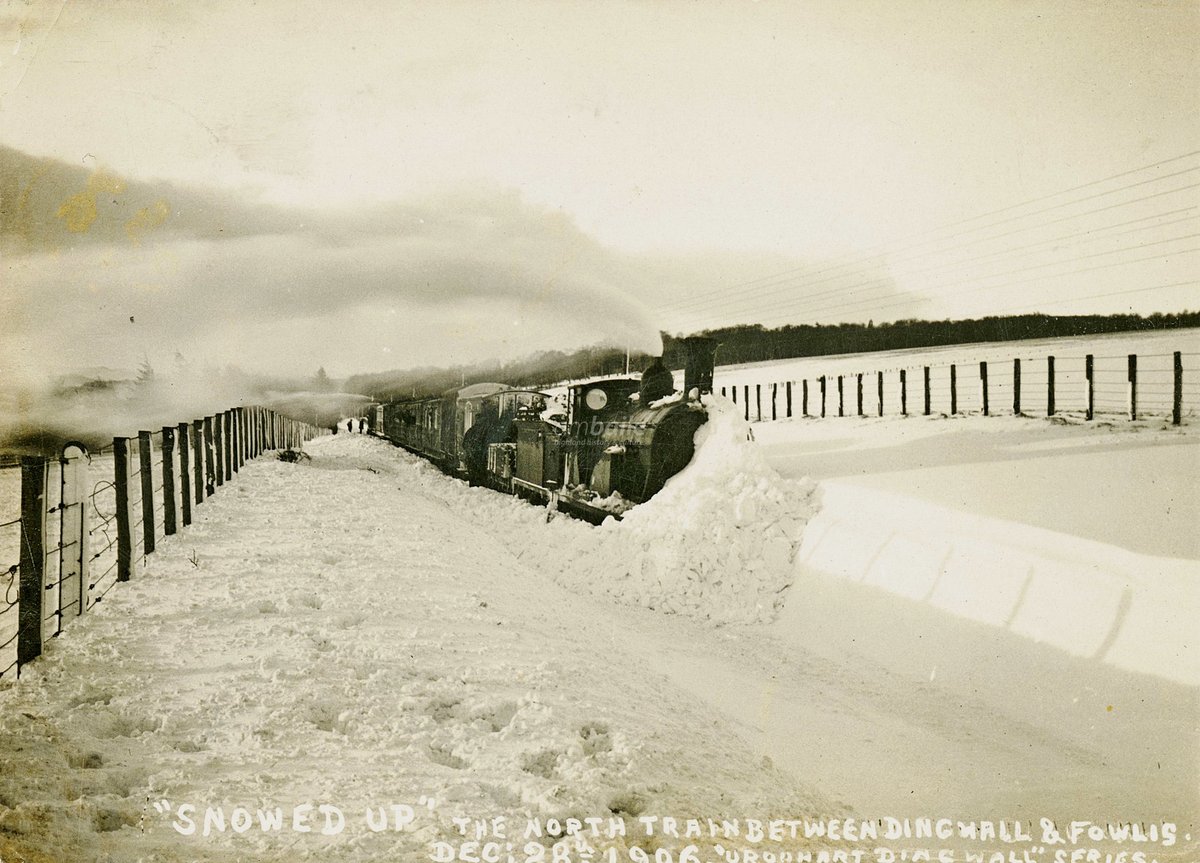 A train stuck in a snowdrift between #Dingwall and #Foulis, December 1906

[photo: F.W. Urquhart; source: Highland Railway Society]