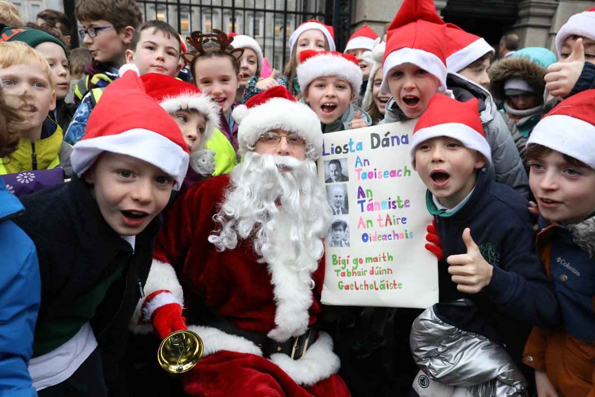 Gaelcholaiste2's tweet image. Tá cúpla duine ar an liosta dána anseo ach táim cinnte go dtiocfadh athrú ar an scéal le bunú Gaelcholáiste i mBÁC 2,4,6,8! 🎅🏻🏫