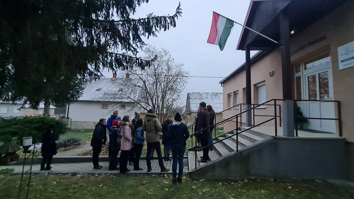 Yesterday we visited the pilot in Kajárpéc (HU). Mayor György Laki showcased their innovative 'Energy Neighbours' action. Impressed by the village's robust civil society & commitment to the energy transition. They have made remarkable progress in RES & energy efficiency projects.
