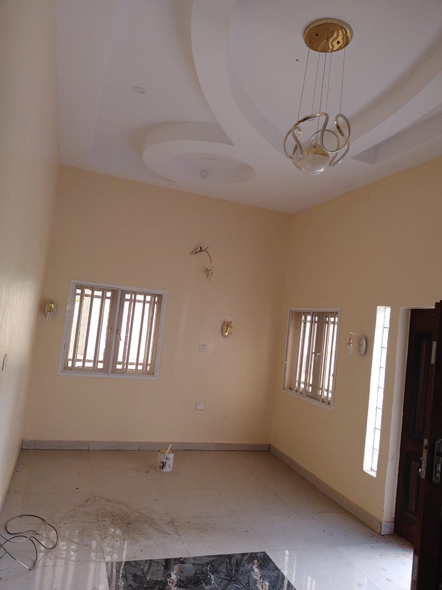 Tastefully finished 2bedroom flat 3toilets/2bathroom with modern facilities at Soun Ajagungbade New Bodija estate rent 1.3m. 2 in compound