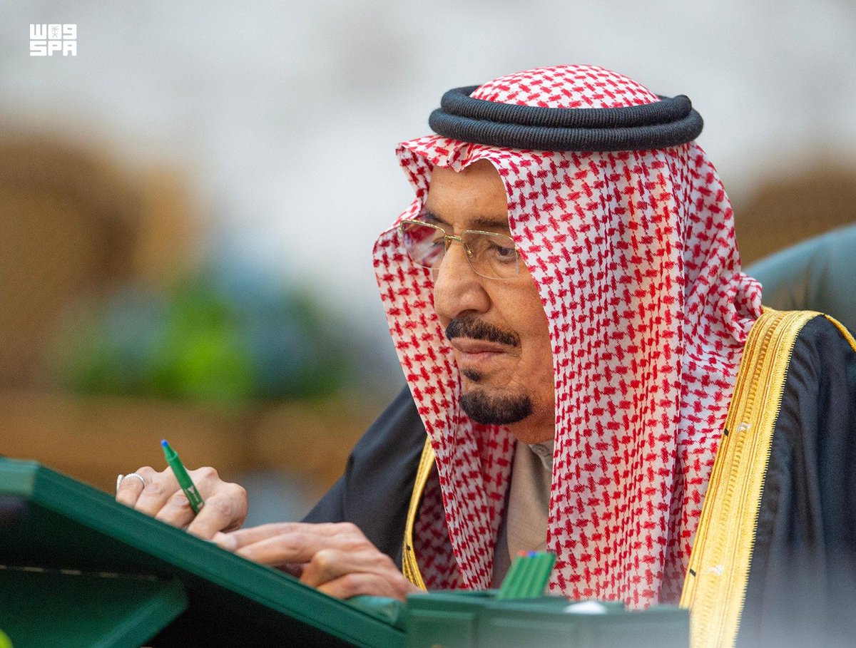 #خادم_الحرمين_الشريفين يرأس الجلسة التي عقدها #مجلس_الوزراء لإقرار الميزانية العامة للدولة للعام المالي الجديد 1445 / 1446هـ ( 2024م ).
spa.gov.sa/N2009709
#ميزانية_السعودية2024
#واس