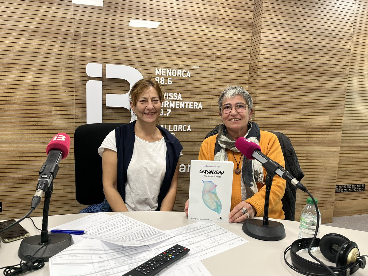 📖La sexòloga Magdalena Verd ha vingut a presentar-nos el seu nou llibre “Sexualidad. Un camino al amor”, on trobem un recorregut històric, reflexions, creences i mites sobre la sexualitat humana. 

📻 ib3alacarta.com/radio/lagranvi…
