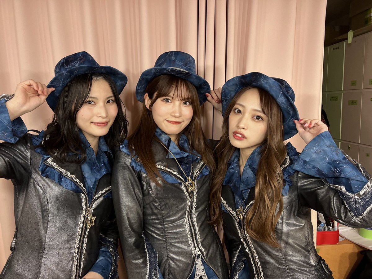 mionnn_48's tweet photo. #僕の太陽公演
おめぐたん生誕祭😋🎂おめぐとう
今日も楽屋でメンバーみんなといっぱいお喋りできて楽しすぎました！あと久しぶりに前髪分けてみた〜！ https://t.co/YftqhBdido