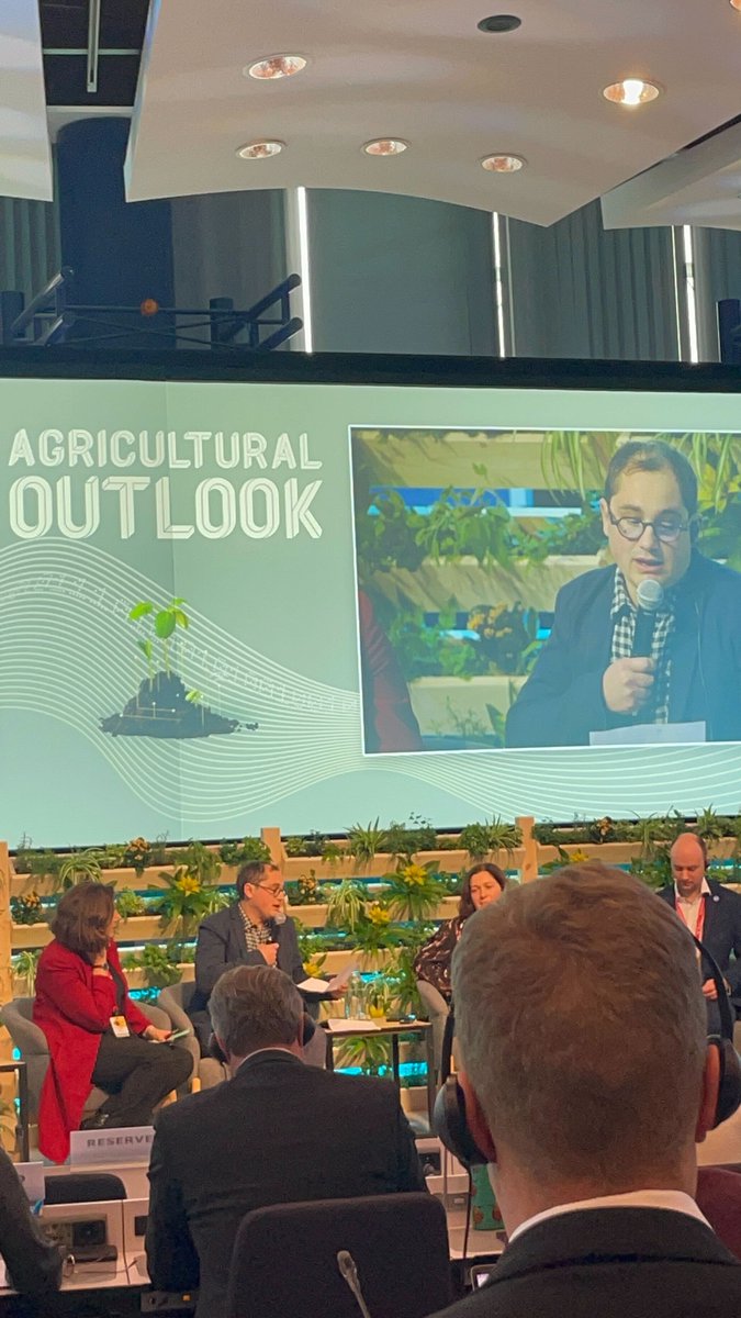 "I hope to earn a decent living and that my income is essentially made up, not of CAP subsidies or carbon credits, but of income from selling  the food I produce, because that's what our profession is all about" <a href="/MathieuCourgeau/">Mathieu Courgeau</a> 
This is how we get there 👉eurovia.org/publications/m…