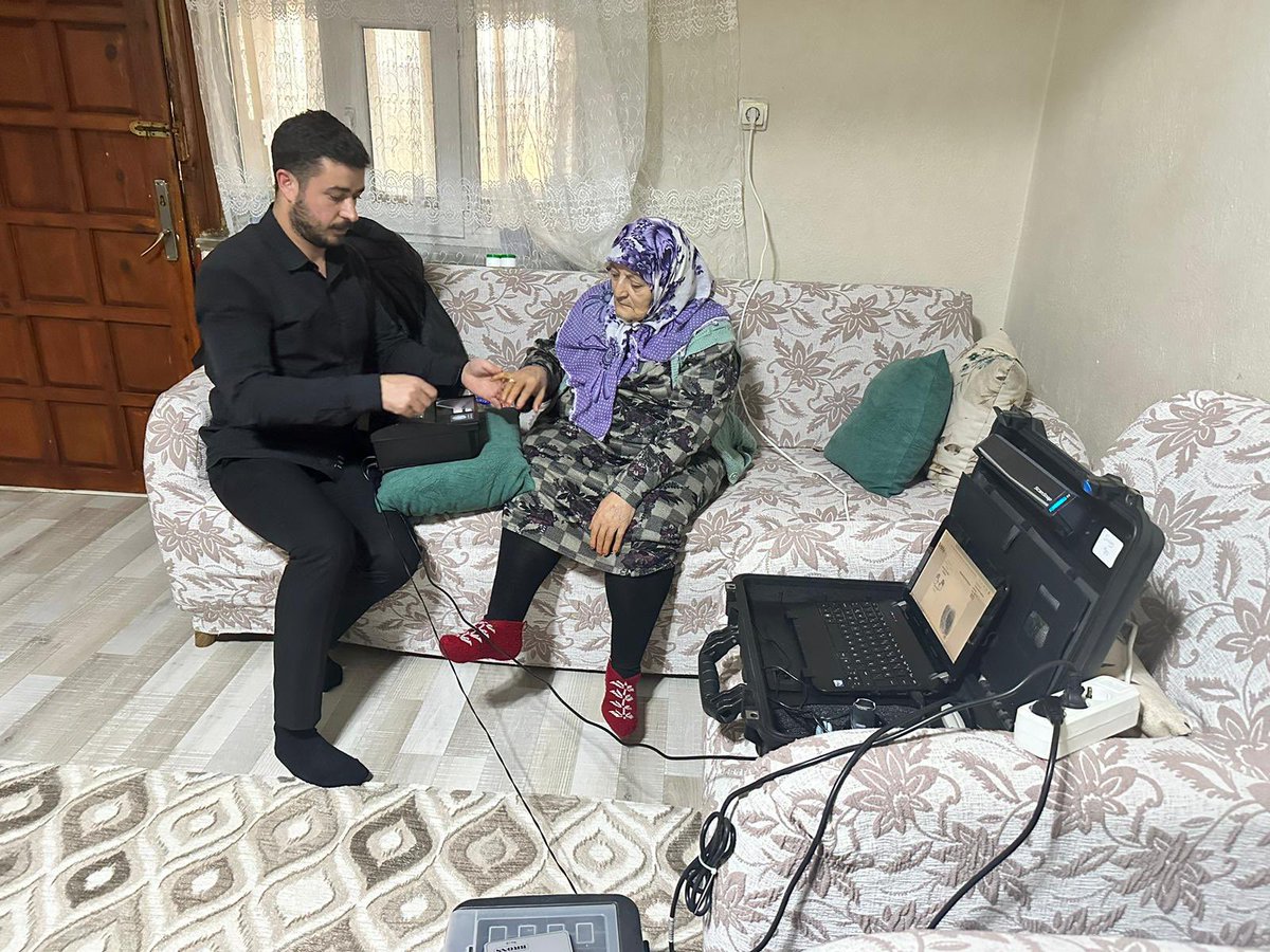 Van/ saray ilçesinde evde nüfus hizmetine devam yaşlı teyzemizin kimliğini çıkardık