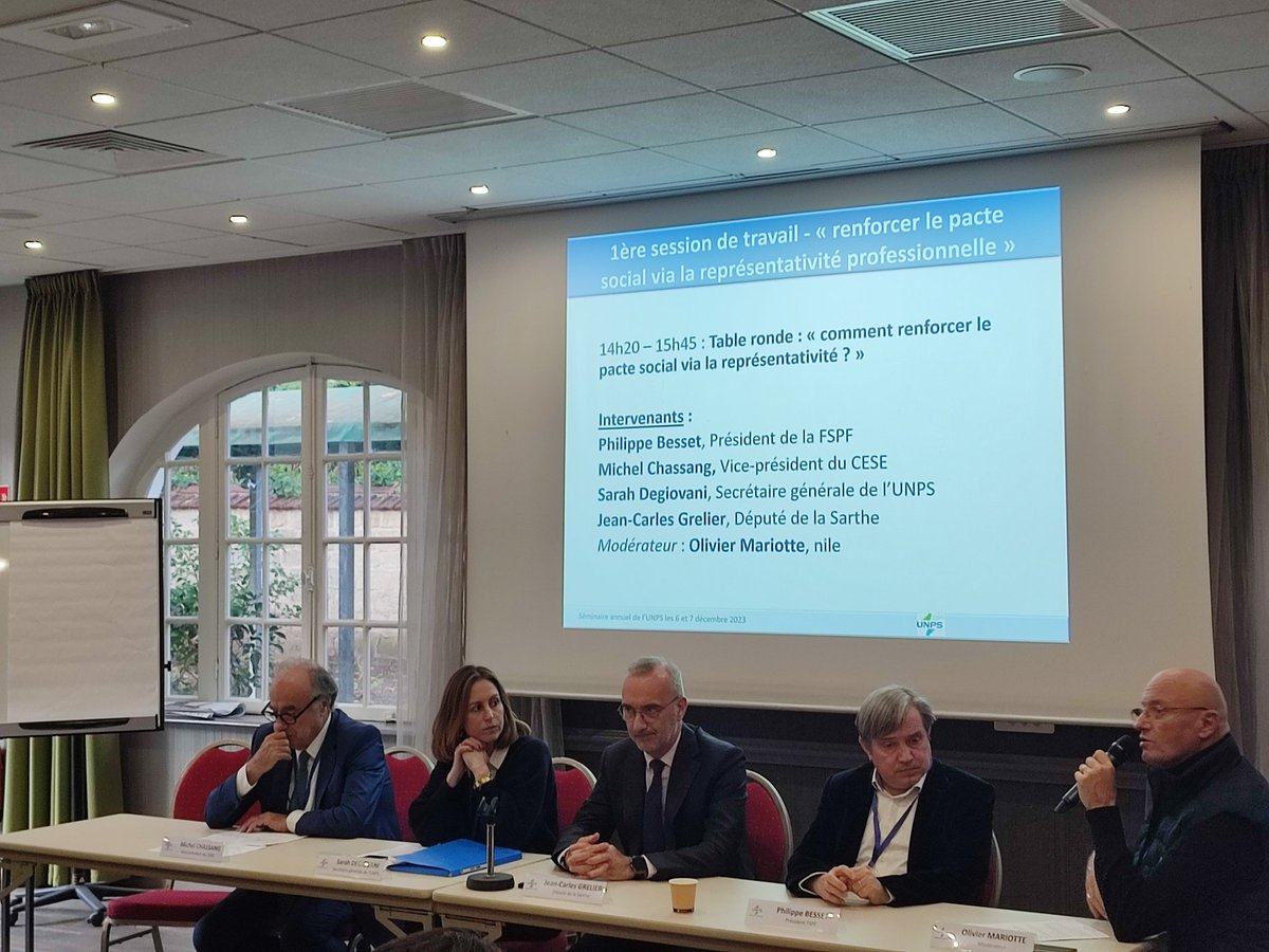UNPS10's tweet photo. Début de la première table ronde : "Comment renforcer le pacte social via la représentativité ? " Intervenants : @PhilippeBesset , Michel Chassang (Vice-Président du CESE), @sarahdegio , Jean-Carles Grelier (Député de la Sarthe) https://t.co/LDCHZAOAM2