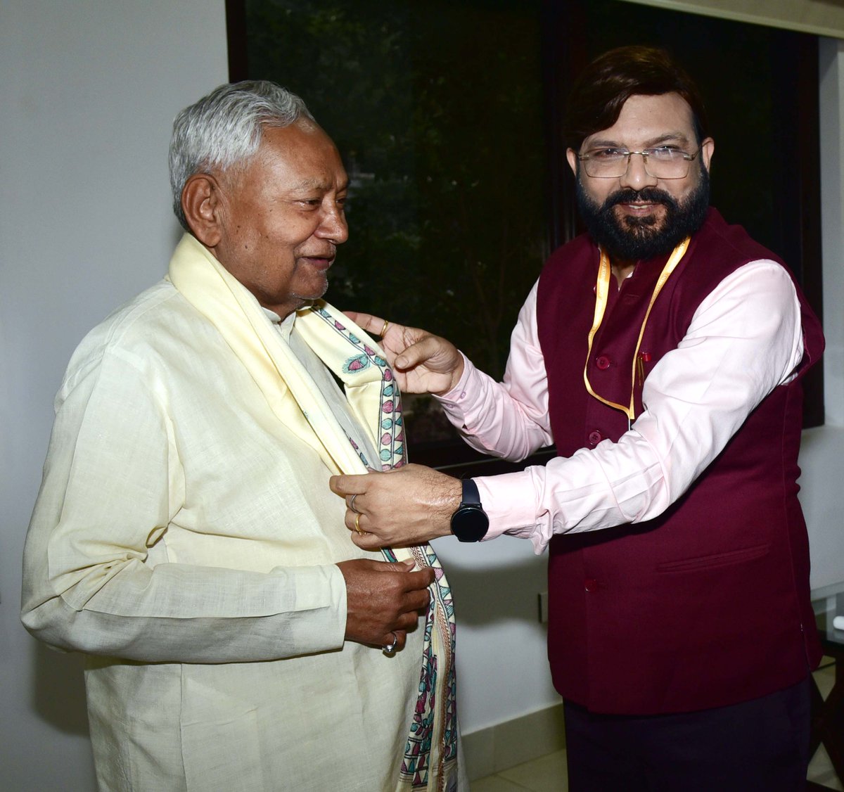 Jduonline's tweet photo. बिहार सचिवालय सेवा के मूल पद को सहायक प्रशाखा पदाधिकारी किये जाने के निर्णय पर बिहार सचिवालय सेवा संघ के सदस्यों ने मुख्यमंत्री श्री @NitishKumar जी से मुलाकात कर उन्हें धन्यवाद ज्ञापित किया।

#JDU #Bihar #NitishKumar #NitishModel #SahayakpadaAdhikari https://t.co/AC9yht3x01