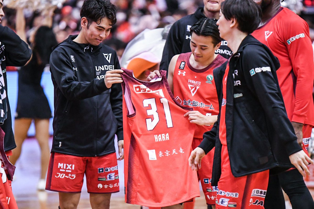 CHIBAJETS's tweet photo. 今日の集合写真|ω･)📸#chibajets #Bリーグ #もう馴染んでるゼイビア #ジャンボくんとも仲良し #久しぶりのホームゲーム #応炎 #声炎 #ありがとうございました✨#千葉ジェッツ https://t.co/cUSbad4a9v
