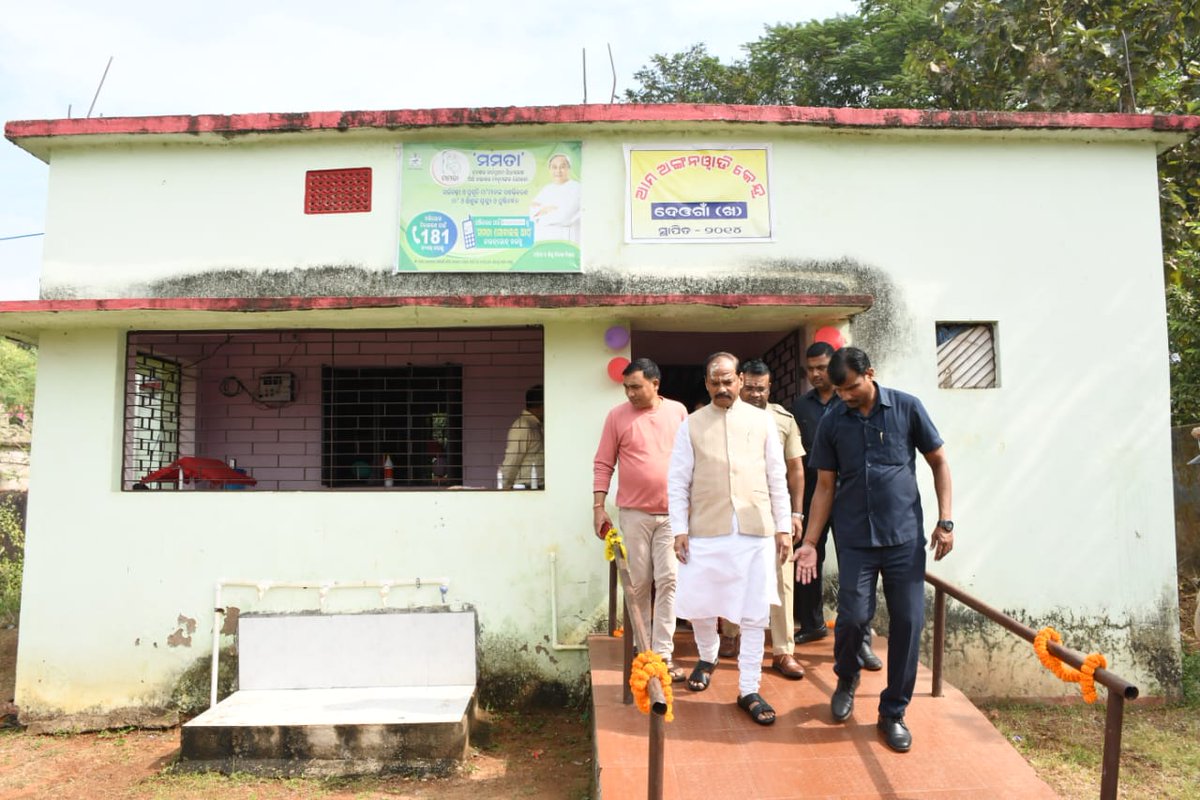 ଅଙ୍ଗନଵାଡି କର୍ମୀ, ମହିମା ସାଧୁସନ୍ଥ, ସ୍ଥାନୀୟ ସ୍ୱୟଂ ସହାୟକ ଗୋଷ୍ଠୀ ଓ ଅଧିକାରୀମାନଙ୍କ ସହିତ ଆଲୋଚନା କରିଥିଲେ ଓ ସେମାନଙ୍କ ଅସୁବିଧା ସୁବିଧା ସମ୍ପର୍କରେ ପଚାରି ବୁଝିଥିଲେ l <a href="/GovernorOdisha/">Governor Odisha</a> <a href="/CMO_Odisha/">CMO Odisha</a>