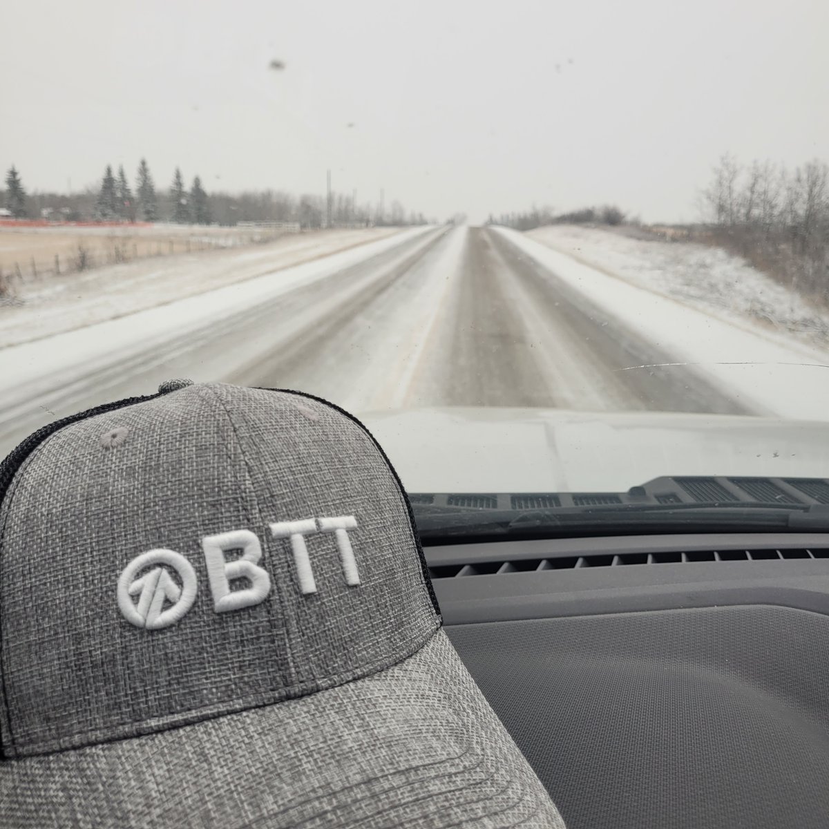 TillageTools's tweet image. Our reps are on the road, visiting dealers, sharing our Early Order Program. Lots of different sights and wildlife along their travels. There were still guys busy in the field at the end of November in Manitoba! 

#BourgaultTillageTools #EarlyOrderProgram