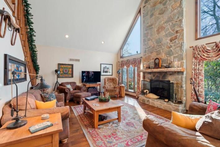 briggsauction's tweet image. 🤩This could be your living room! 😍 893 Timberline Drive, Gap, PA 17527 closes TODAY at 2:00p on BriggsAuction.com and our App. There is still time to register and make this beautiful home yours! #FinditatBriggs #RealEstateAuction #AuctionFind