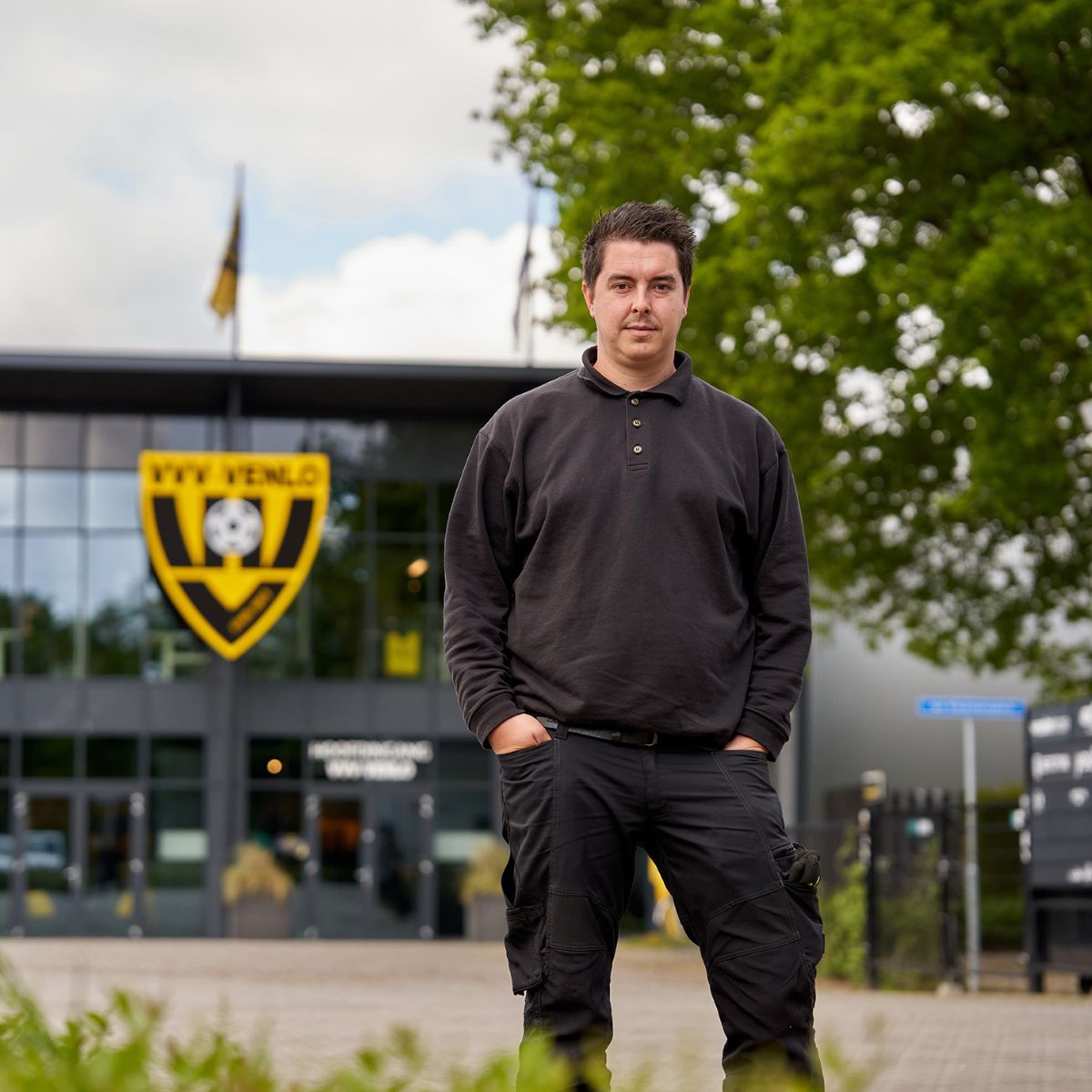 Tom is een echte voetbalfan ⚽ en wat is dan mooier dan van je hobby je werk maken? Hij werkt inmiddels als groundsman bij VVV-Venlo en zorgt dat de velden er superstrak bij liggen. 

ab-werkt.nl/artikel/tomdet… 👈 

#vvvvenlo #voetbal #hobby #werk