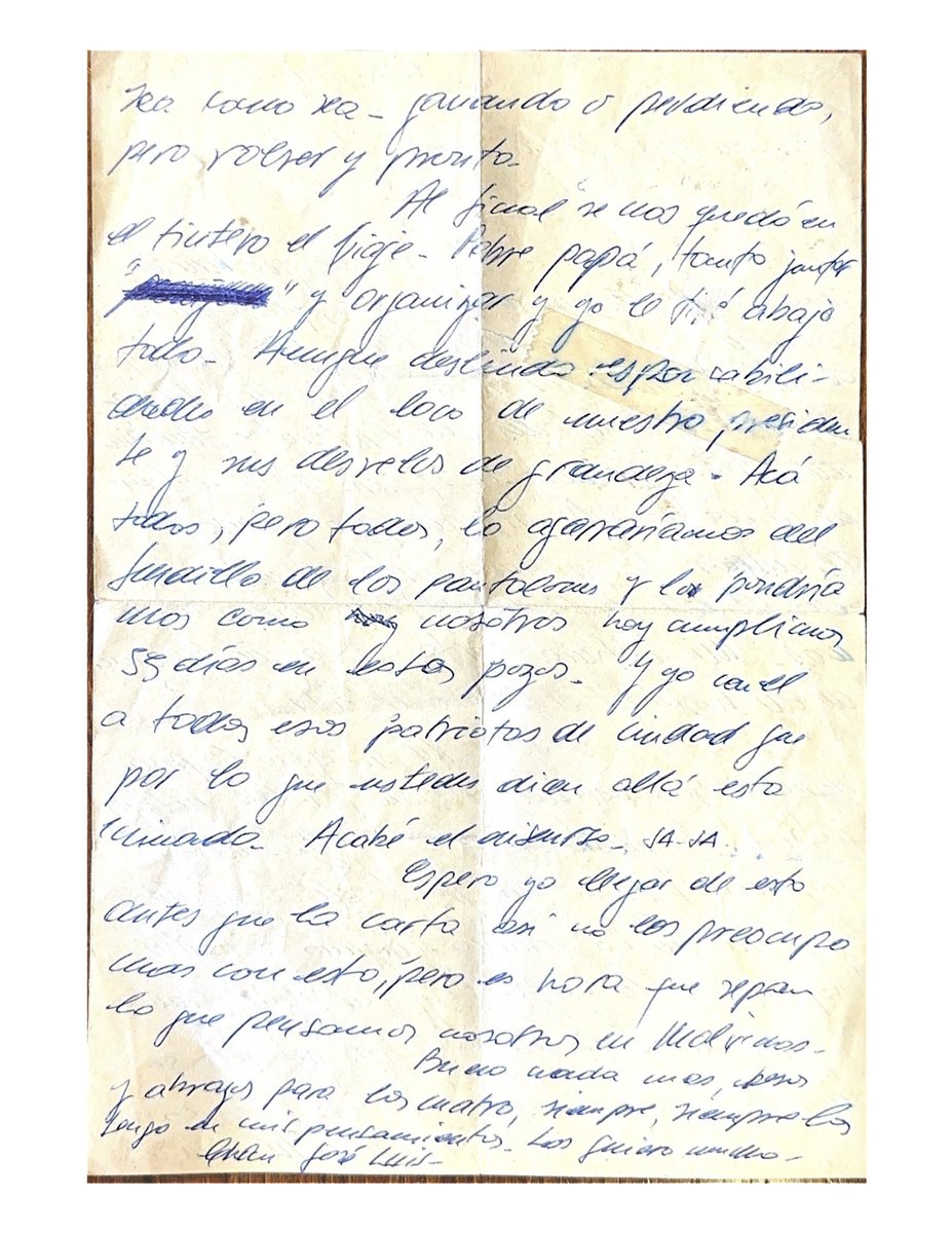 CFKArgentina's tweet photo. Ayer recibimos a Juan José del Hierro y su familia. Juan José es hermano del ex combatiente y héroe nacional José Luis del Hierro, soldado del Regimiento 7 de infantería mecanizada de La Plata, caído en combate en las Islas Malvinas el 14 de junio de 1982, día de la rendición.

En la casa de sus padres, Juan José encontró la última carta que envió su hermano desde las islas, cuyo texto -absolutamente conmovedor y esclarecedor-, junto con la fotografía de la misma, acompaño para que puedas leerla.

Juan José quiso entregarme este tesoro familiar como reconocimiento a nuestro compromiso democrático.

En la reunión de ayer les dije que iba a entregarla al Museo de Malvinas, que construimos durante nuestra gestión en el predio de la Ex ESMA, para que pueda ser exhibida y conocida por todo el pueblo argentino.