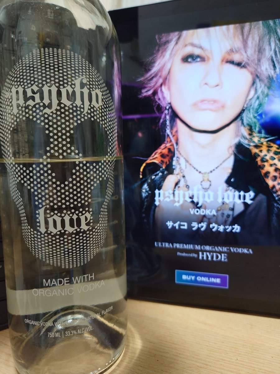 minyan8110's tweet photo. もったいない気がして少しずつ飲んでるけど、半分近くまで減ってきた😩
もう1本ストックしておくべきかしら🤔
#psycholove
#PSYCHOLOVE
#HYDE
#VODCA https://t.co/PjnenxJfdu