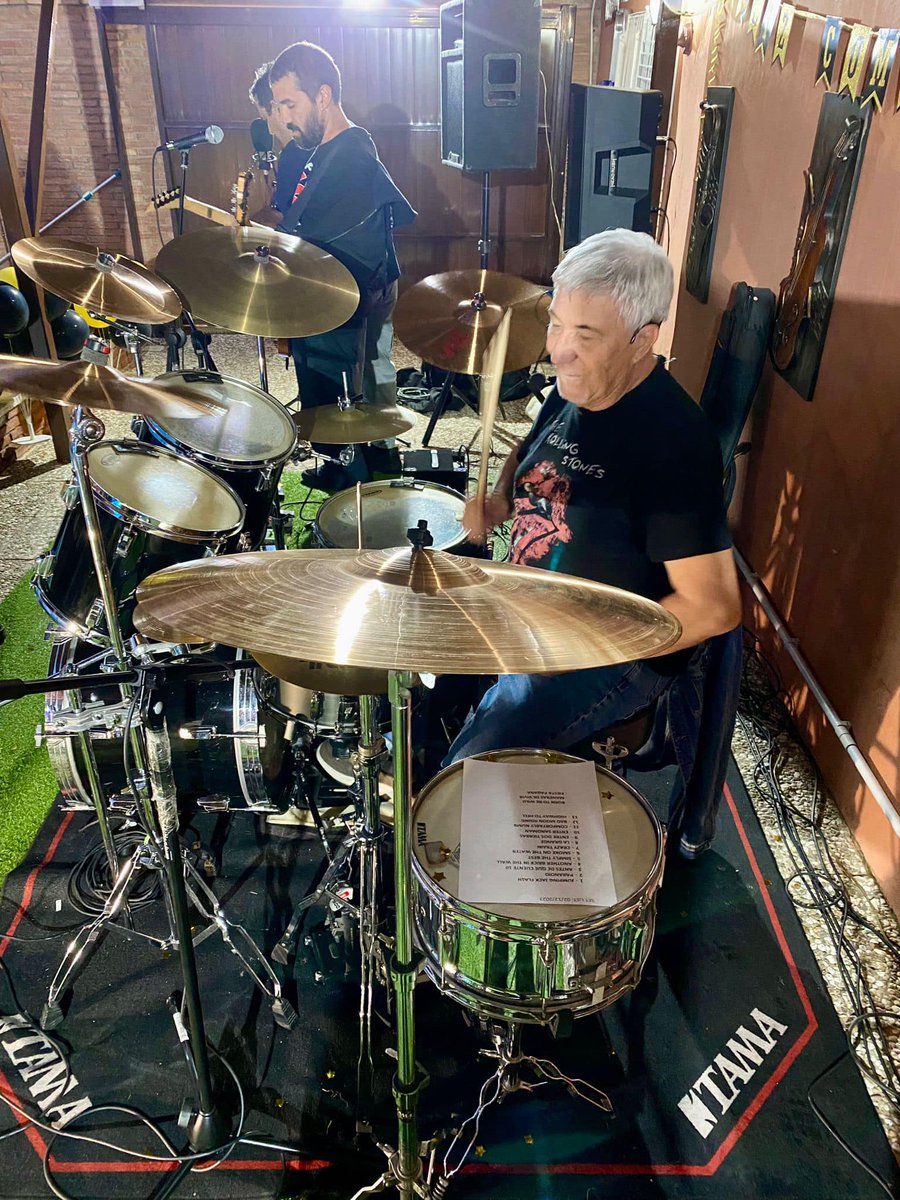 BadMembersRock's tweet photo. Gran tarde/noche de Fiesta de Cumpleaños. Bad Members Rock Covers Band.
#concierto #sevilla #Musica #BadMembers #rocknroll https://t.co/H9VjdPg2wk